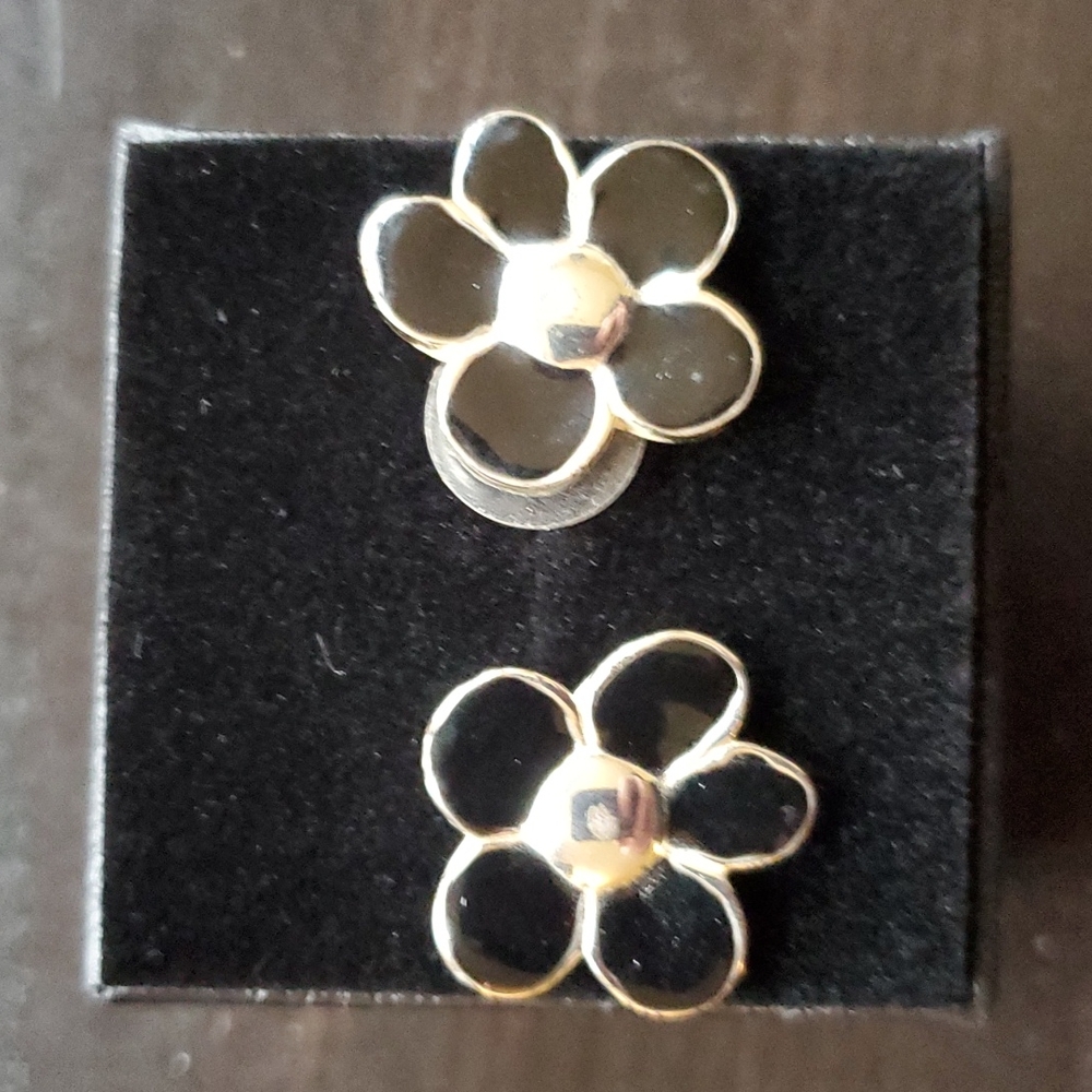 New in box Lia Sopfia earings